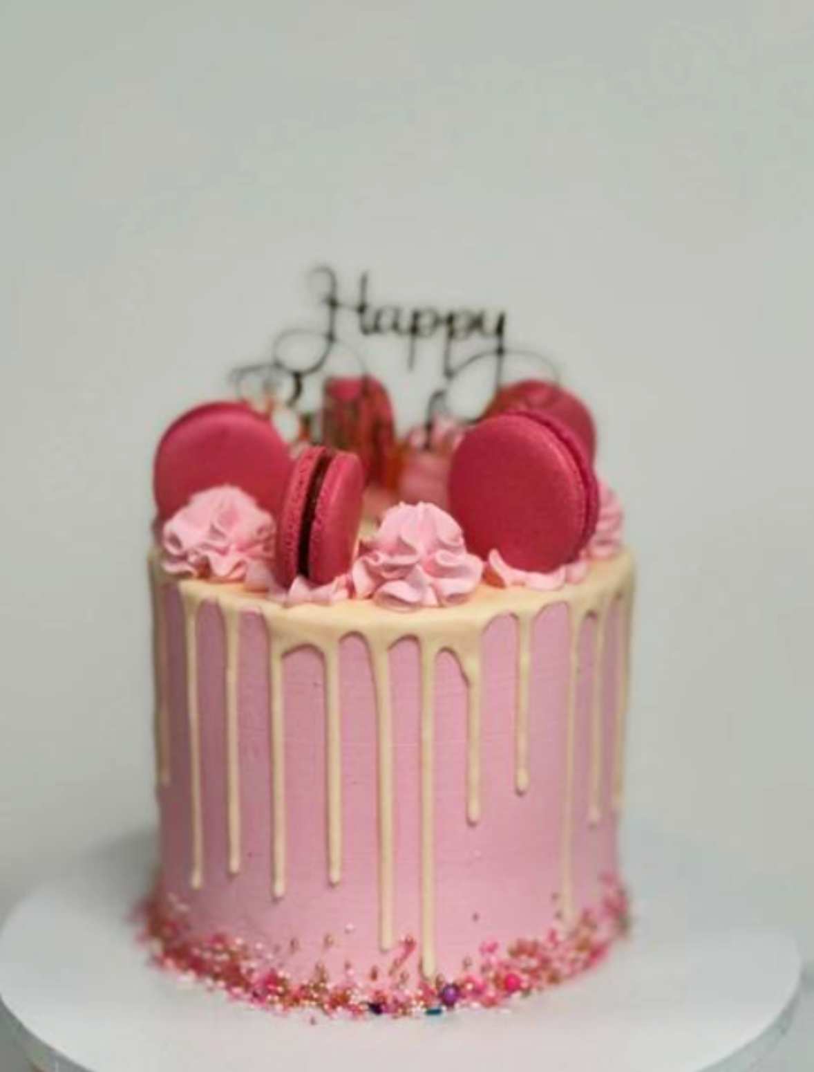 Macaroon Cake (Feeds 6-8 people)